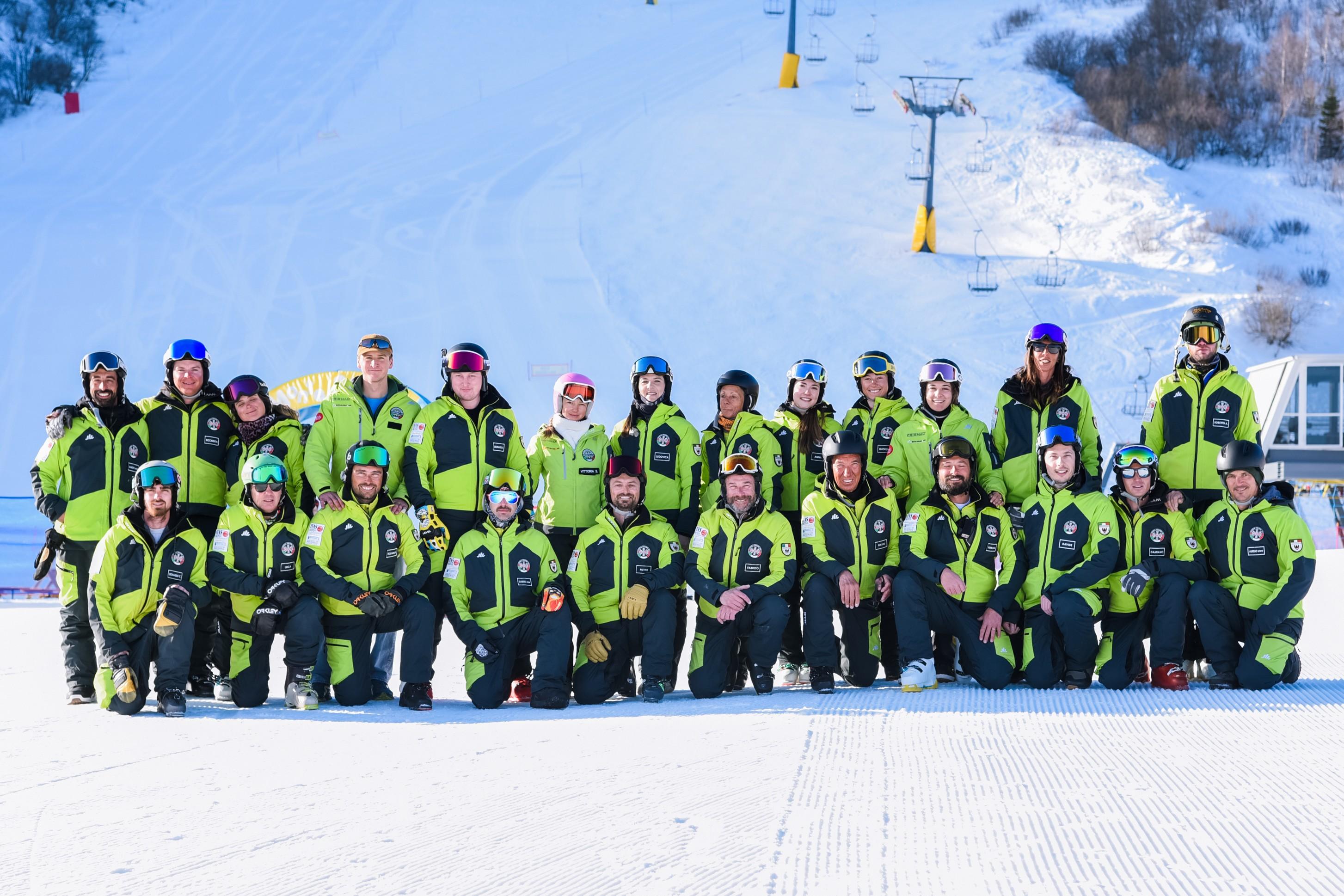 The instructors of the Cristallo - Monte Bondone ski school.