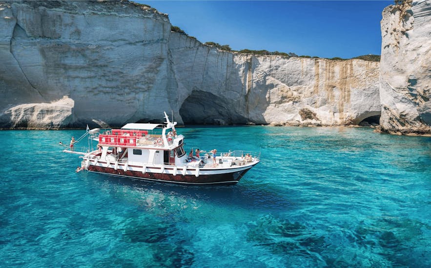 Picture of the boat during the boat trips from Zephyros Milos.