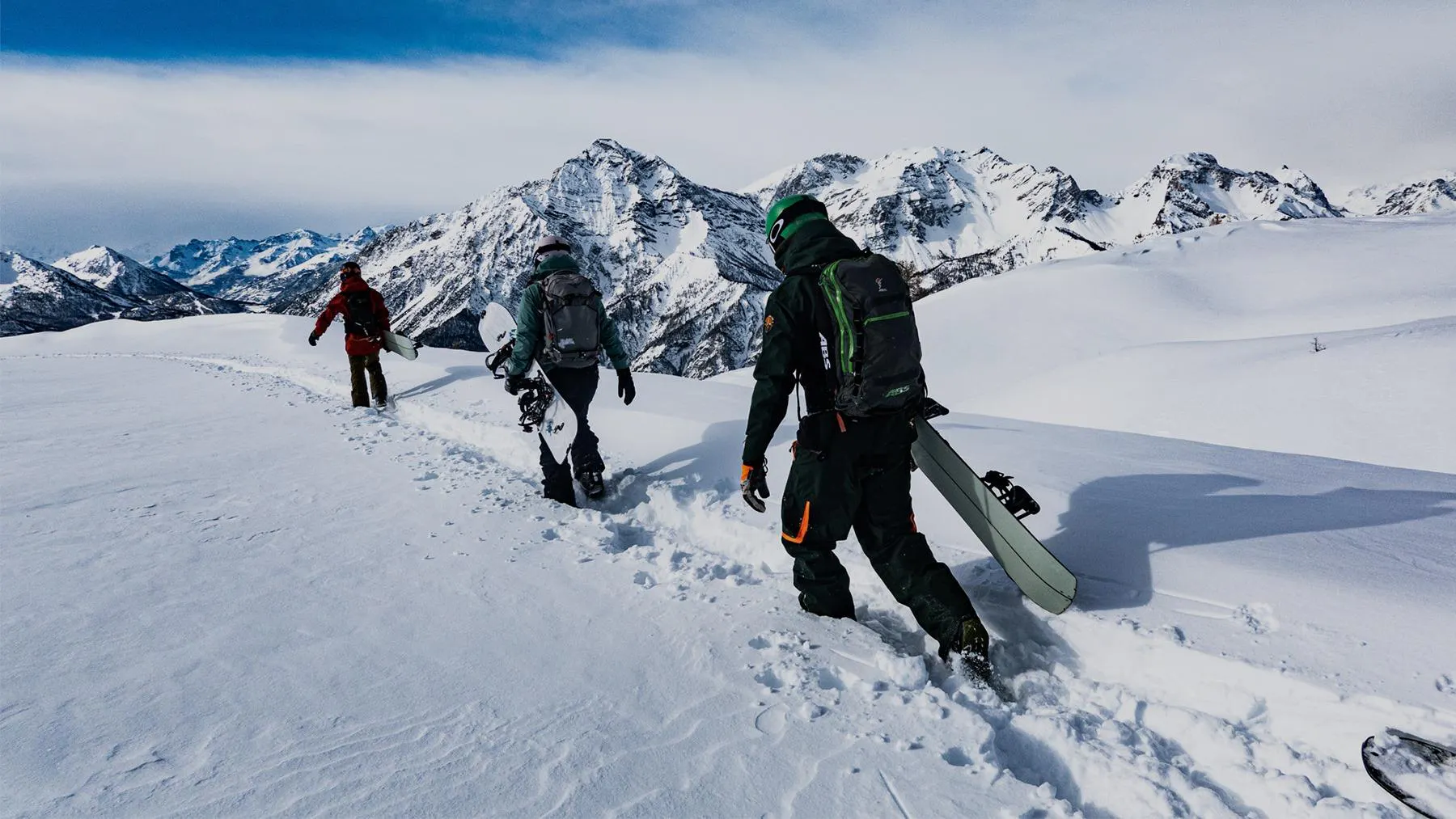 Preskige Ski & Snowboard School Beautiful landscapes showcasing mountains and sea, where the experiences of Preskige Ski & Snowboard School are taking place.