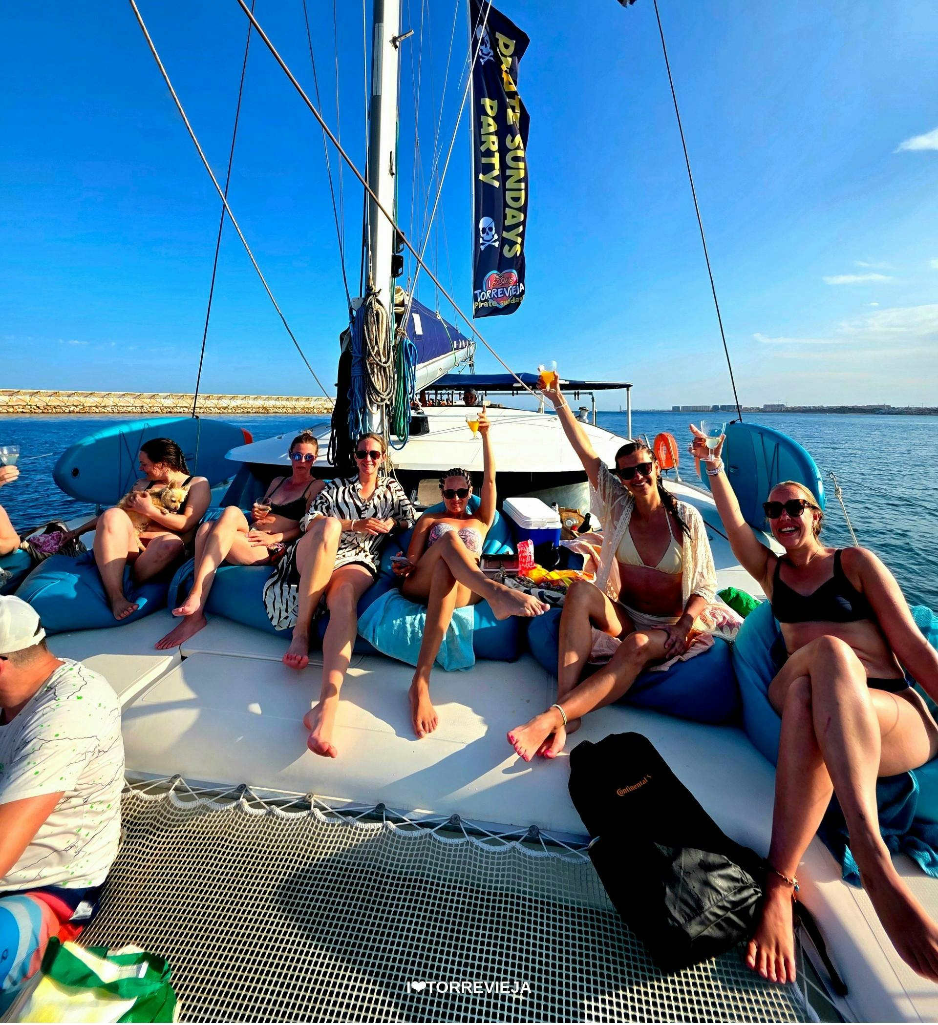 Beautiful landscapes showcasing mountains and sea, where the experiences of Torrevieja Boat Tours are taking place.