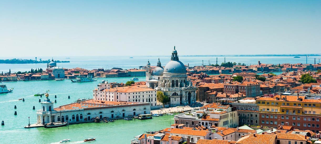 Vista dall'alto di Venezia e del Canal Grande con Il Doge di Venezia.