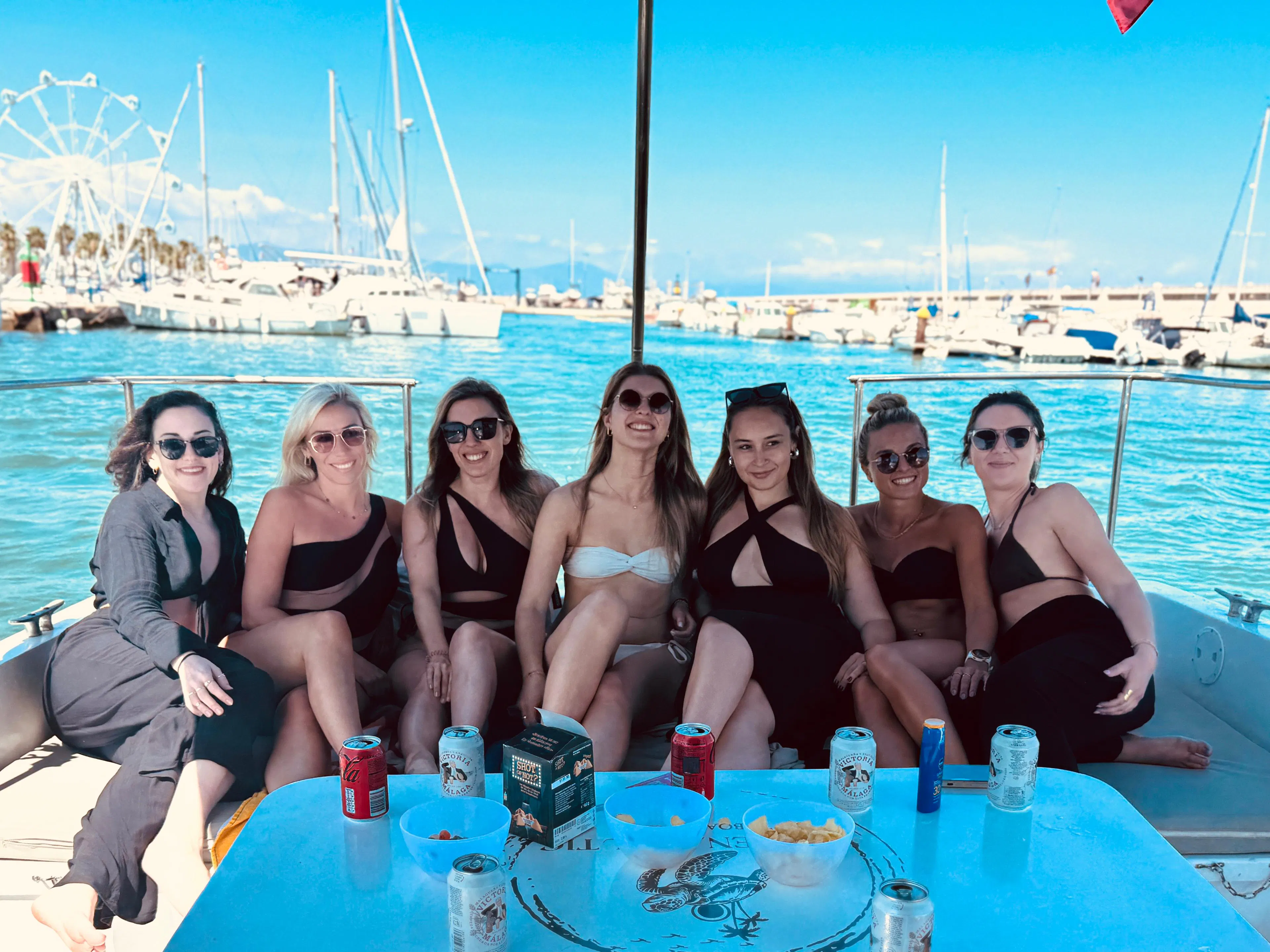 IMG_0649 Beeindruckende Landschaften mit Bergen und Meer, wo Aktivitäten von HelenaNautic Benalmadena stattfinden.