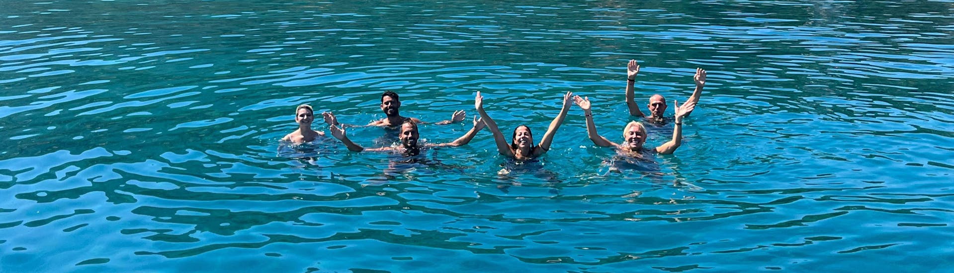 A group of people in the sea during a tour with Trip on Boat Cefalù.