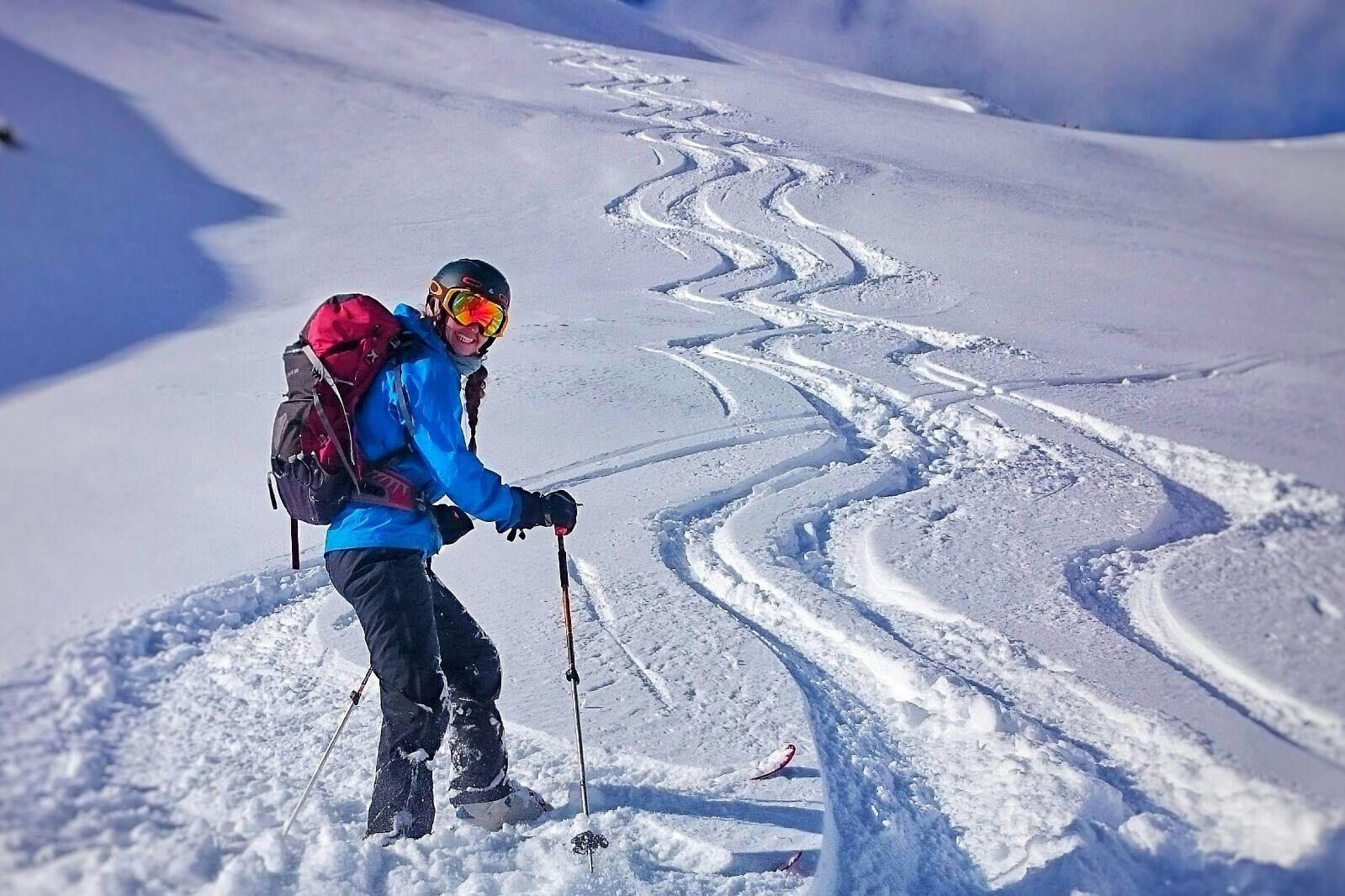 IMG_5934 Prachtige landschappen met bergen en zee, waar de ervaringen van Barney Caddick plaatsvinden.