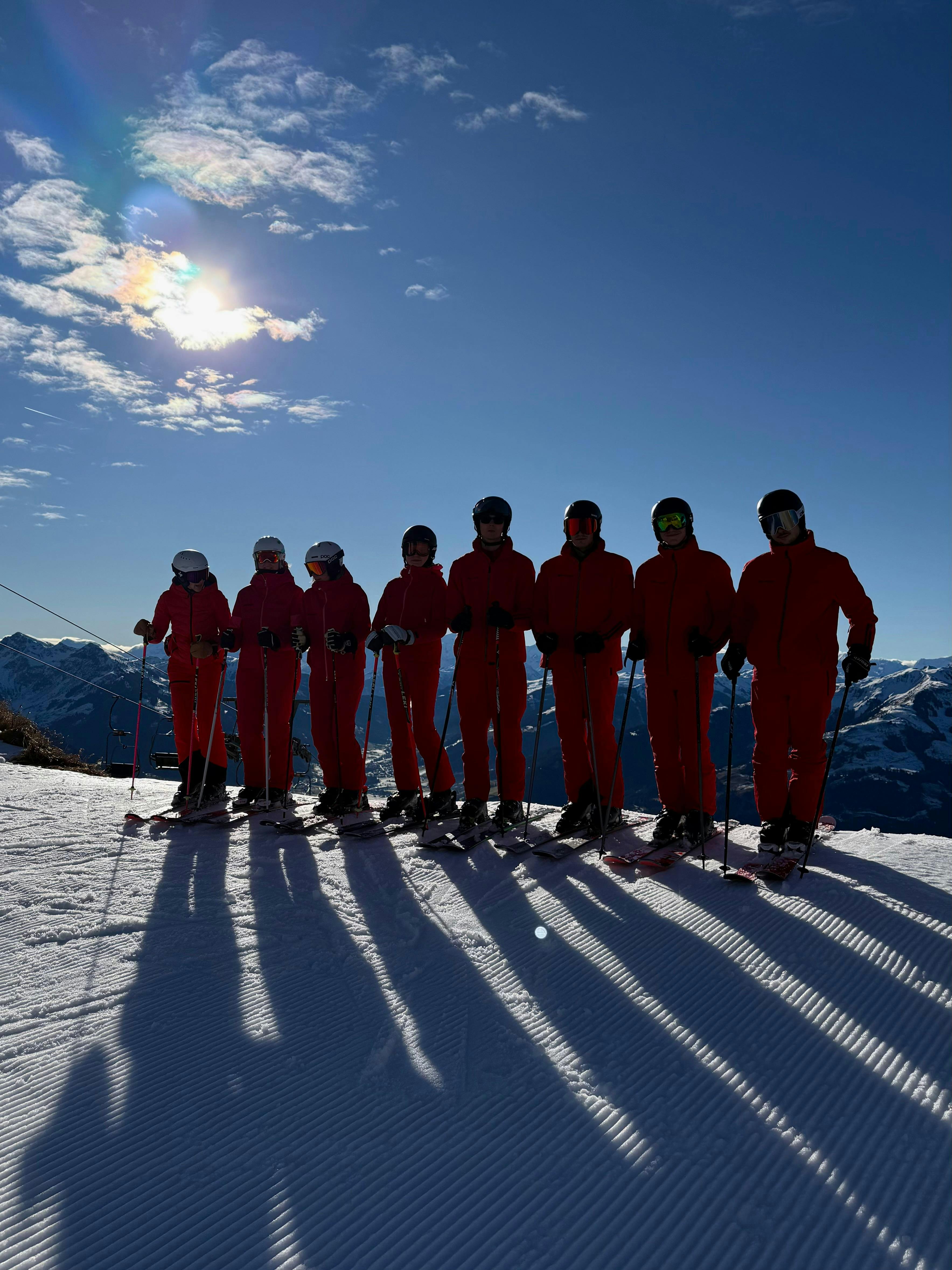 Beeindruckende Landschaften mit Bergen und Meer, wo Aktivitäten von Alpinskischule Edelweiss Kirchberg stattfinden.