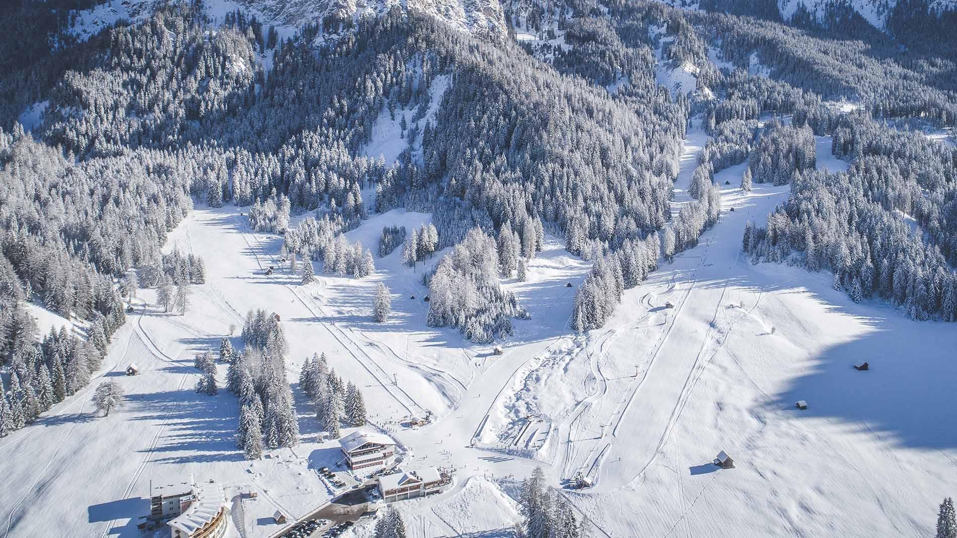 La vue sur les pistes à Braies.