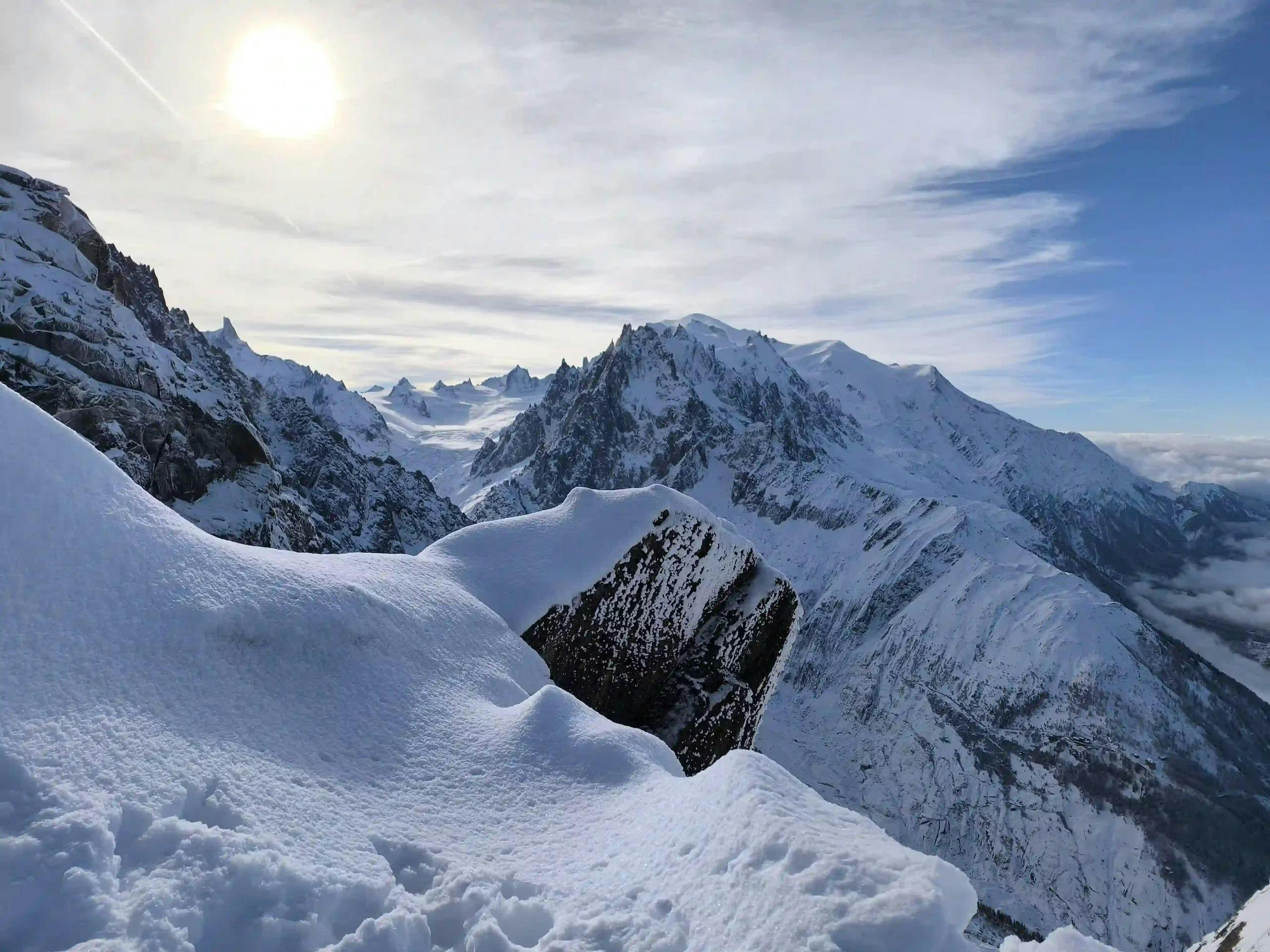 École de ski Oxygène Chamonix Magnifique paysage de montagnes et de mer, où se déroulent les activités de École de ski Oxyski Chamonix.