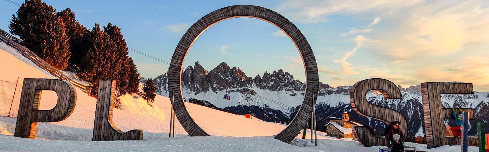 Beautiful landscapes showcasing mountains and sea, where the experiences of Ski und Snowboardschule Plose are taking place.