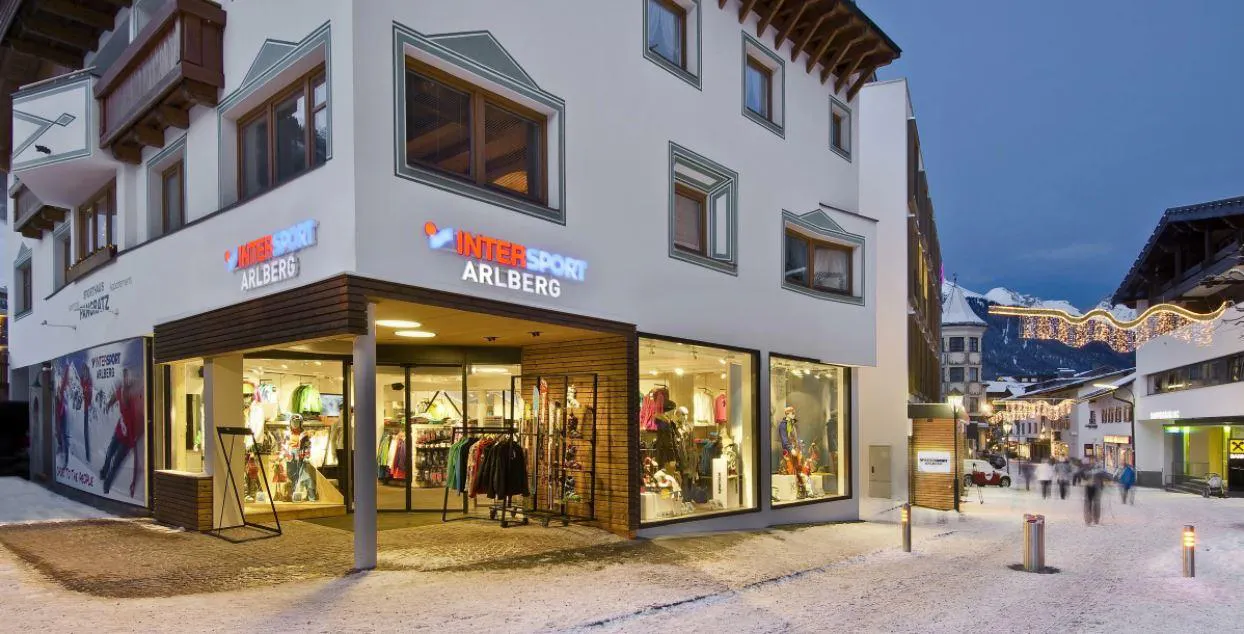 intersport-arlberg-rental Beautiful landscapes showcasing mountains and sea, where the experiences of Intersport Arlberg are taking place.