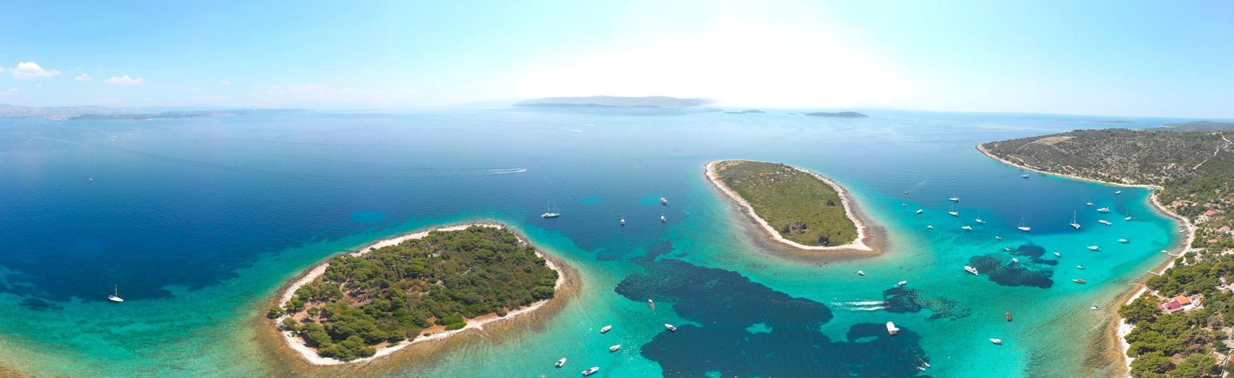 Vista della Laguna Blu che potete visitare con una gita in barca con Island Tours Vinišće.