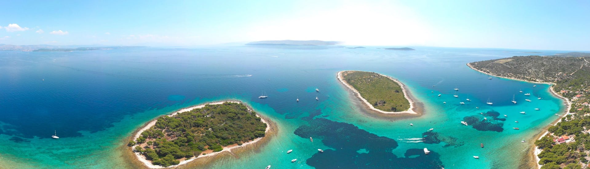 Vista della Laguna Blu che potete visitare con una gita in barca con Island Tours Vinišće.