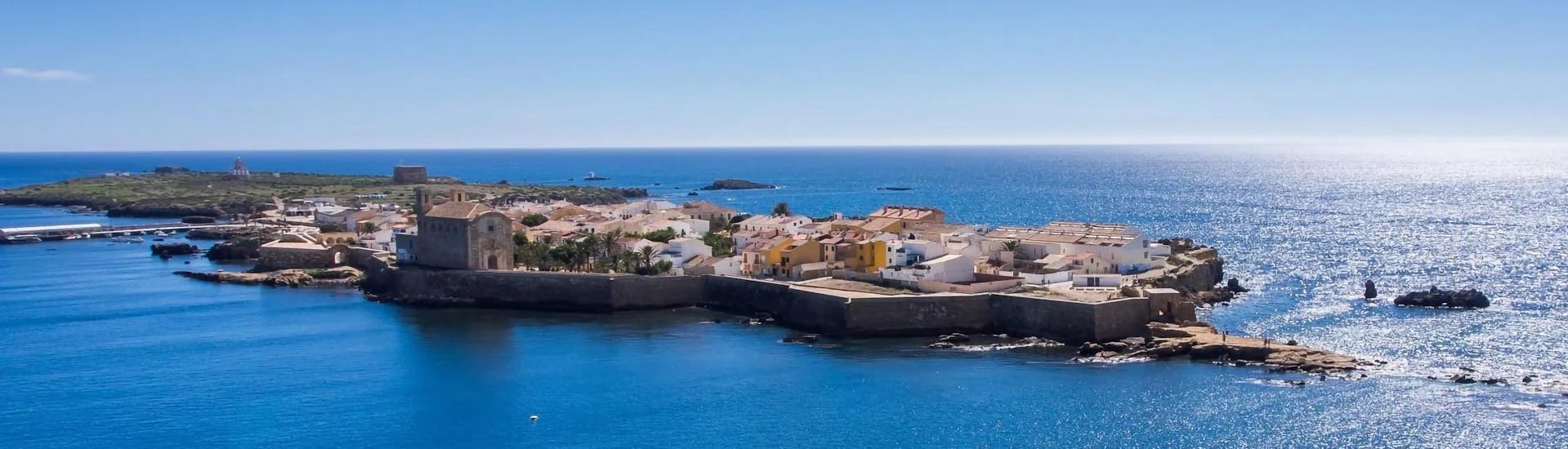 Tabarca, the island that you can see during a ferry trip with Nueva Tabarca.