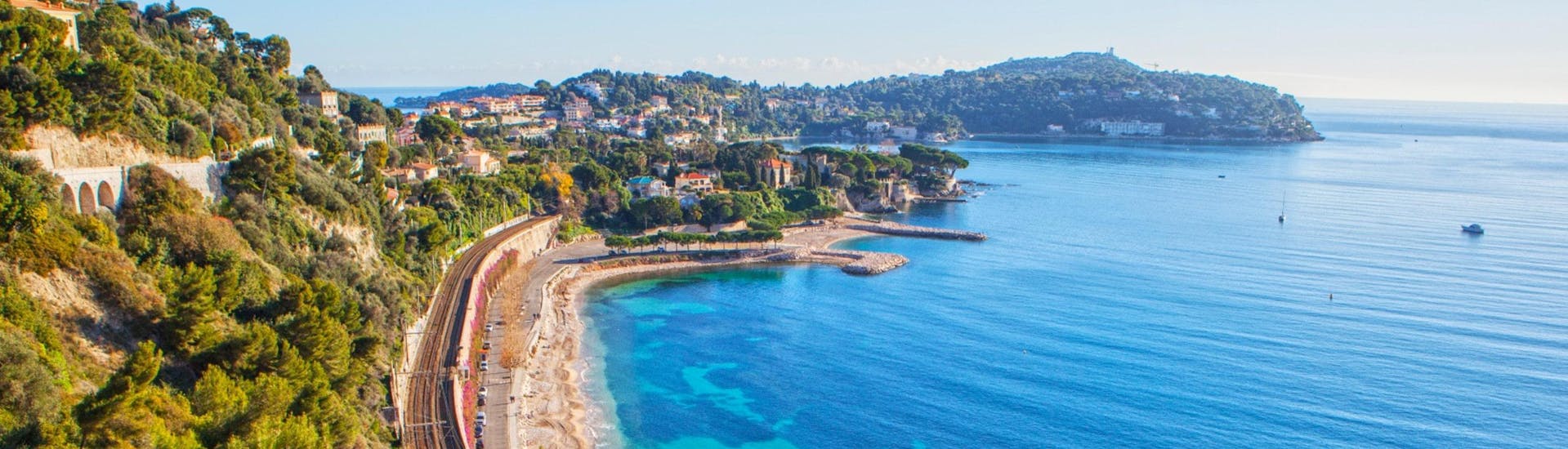 An image of the beach and the deep blue waters of the Côte d'Azur you get to see when riding a jet ski or doing other water sports activities in Antibes.