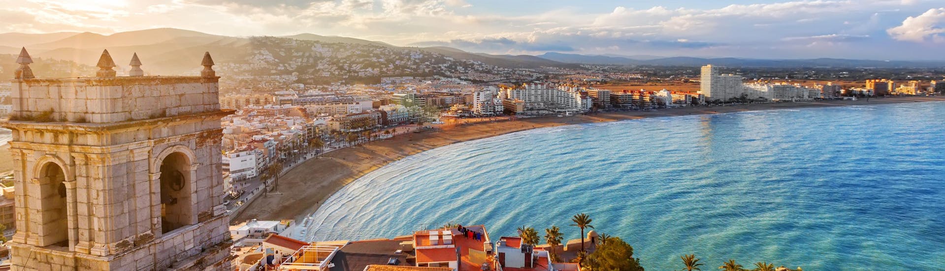 Una imagen de la hermosa playa que se ve al subirse a una moto acuática o al hacer otros deportes acuáticos en Valencia.