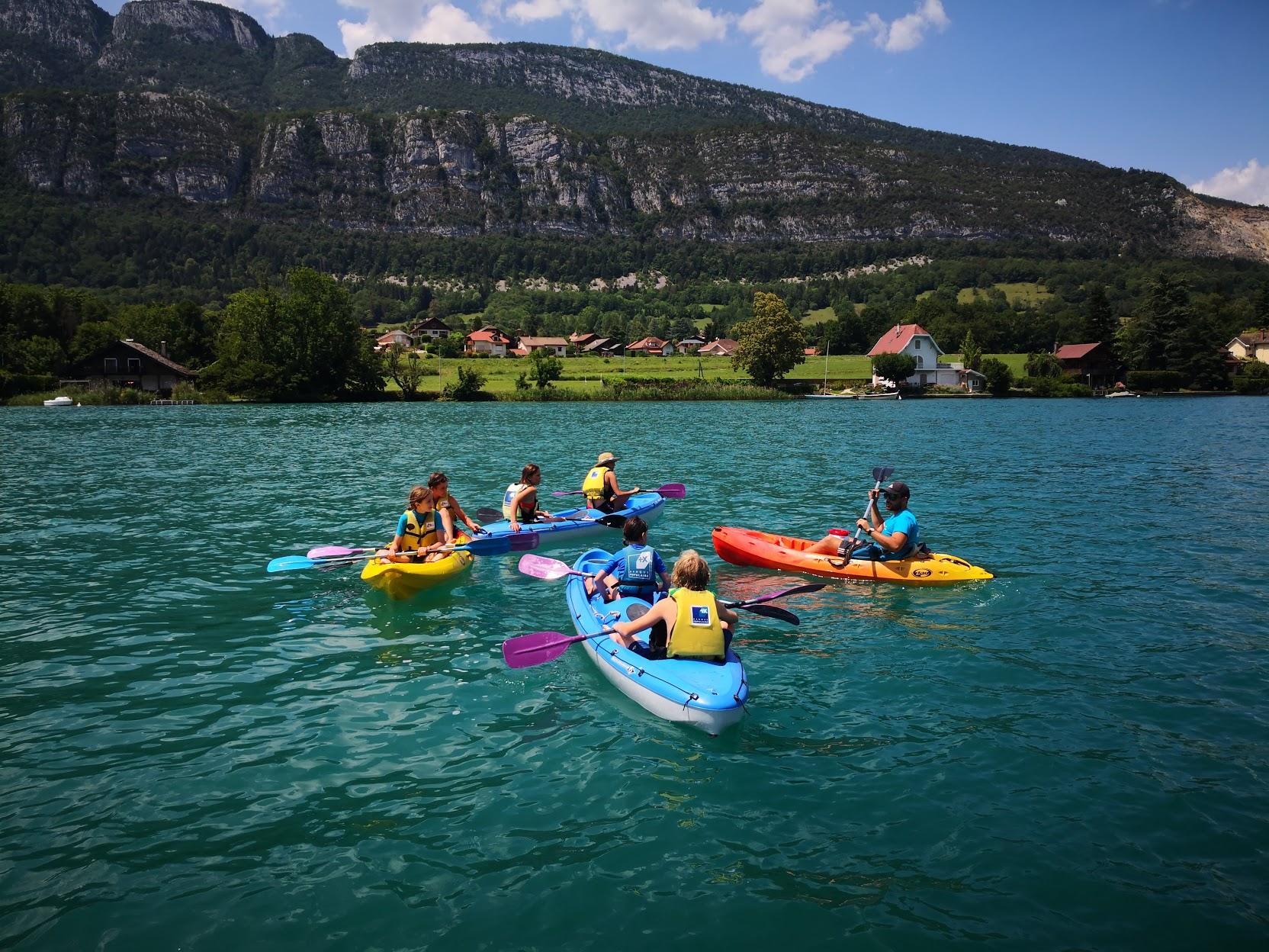 Location de kayak sur le lac d'Annecy à partir de 16 € CheckYeti