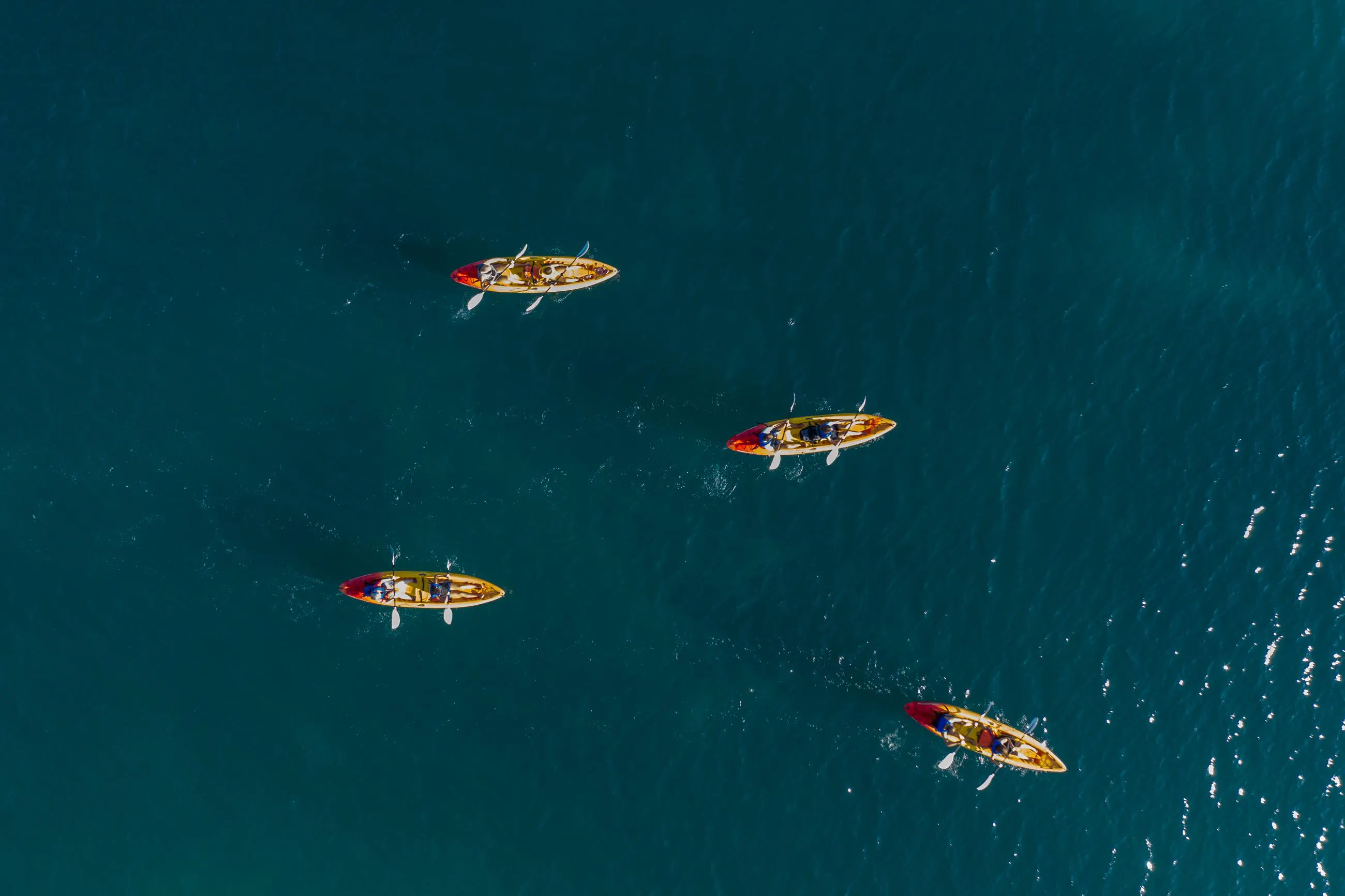 Kayaking Premantura Panorama mozzafiato con montagne e mare, dove hanno luogo le attività di Kayaking Premantura Istria.