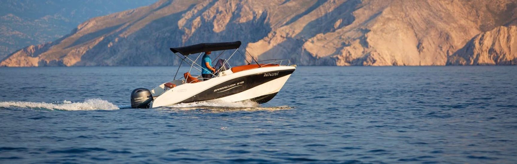 Man navigating with the Barracuda 545, from King Rent a Boat.