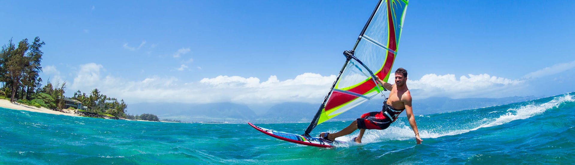 Kitesurfing & Windsurfing (c) Shutterstock