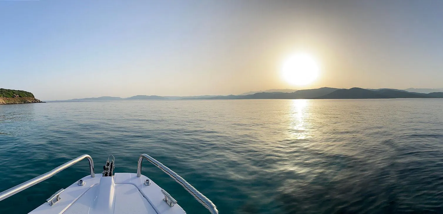Kyrnos Marine Porto-Vecchio Beautiful landscapes showcasing mountains and sea, where the experiences of Kyrnos Marine Porto-Vecchio are taking place.