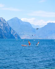 Surfing Lago di Garda (c) Shutterstock