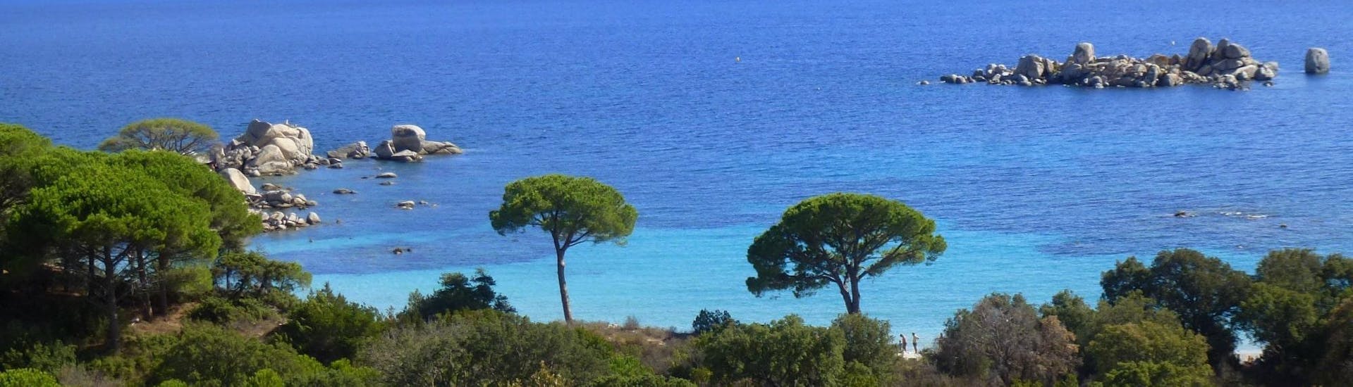 View of the Palombaggia Beach in Porto-Vecchio where the diving center Le Kalliste Plongée offers trial dives, diving course and snorkeling trip.