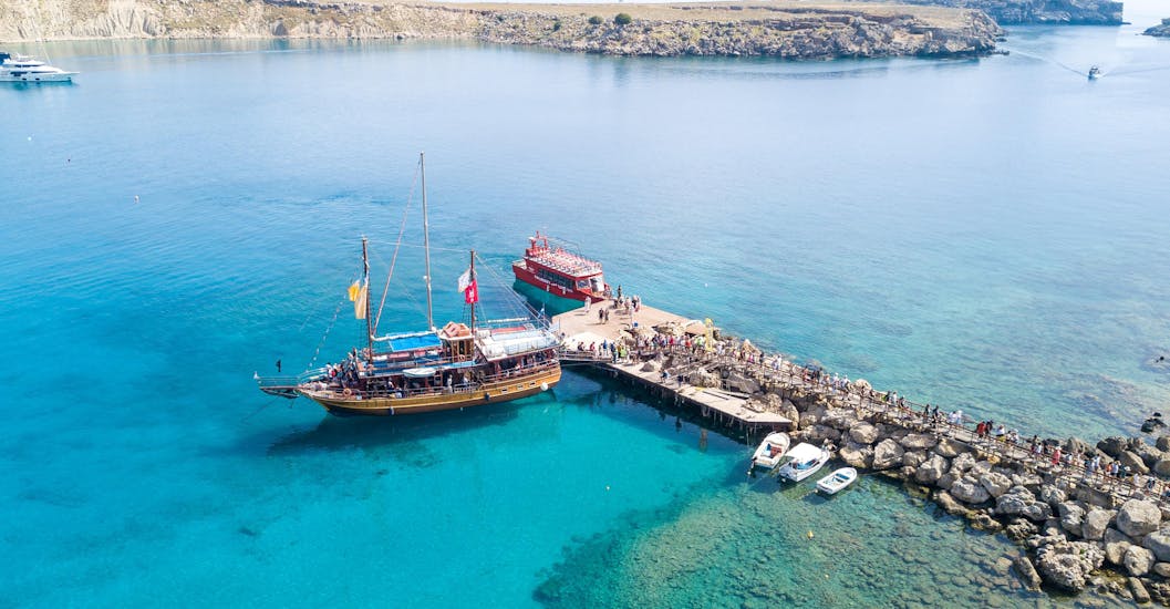The boat from Magellanos Daily Sea Cruises Rhodes is ready to sail to Lindos.