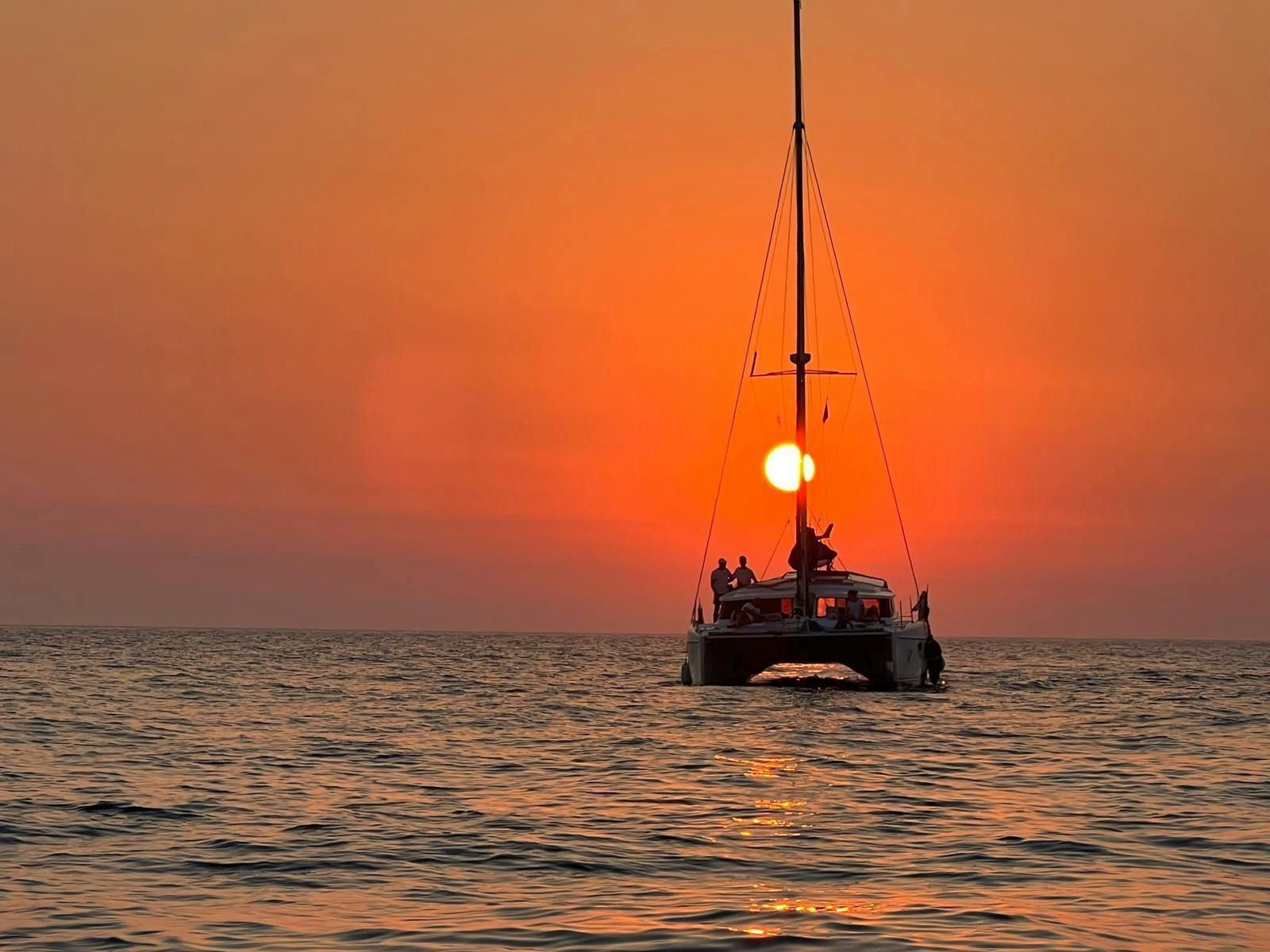 Majata Sail Experience Realmonte Beeindruckende Landschaften mit Bergen und Meer, wo Aktivitäten von Majata Sail Experience Realmonte stattfinden.