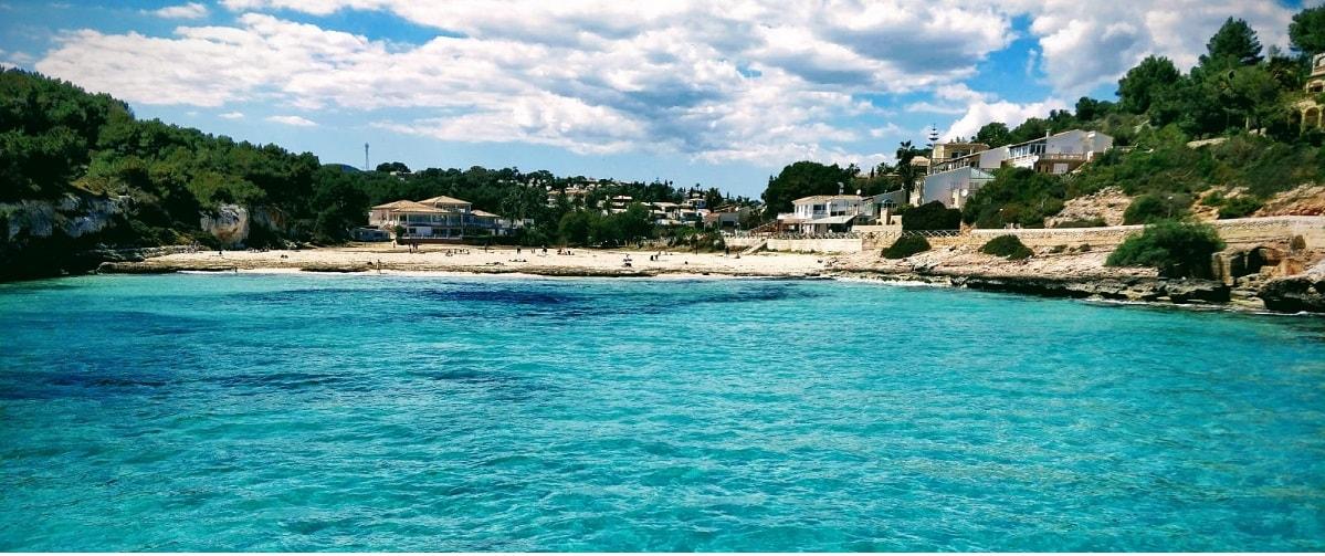 Mar azul cristalino en Mallorca con Mallorca Sea Paradise.