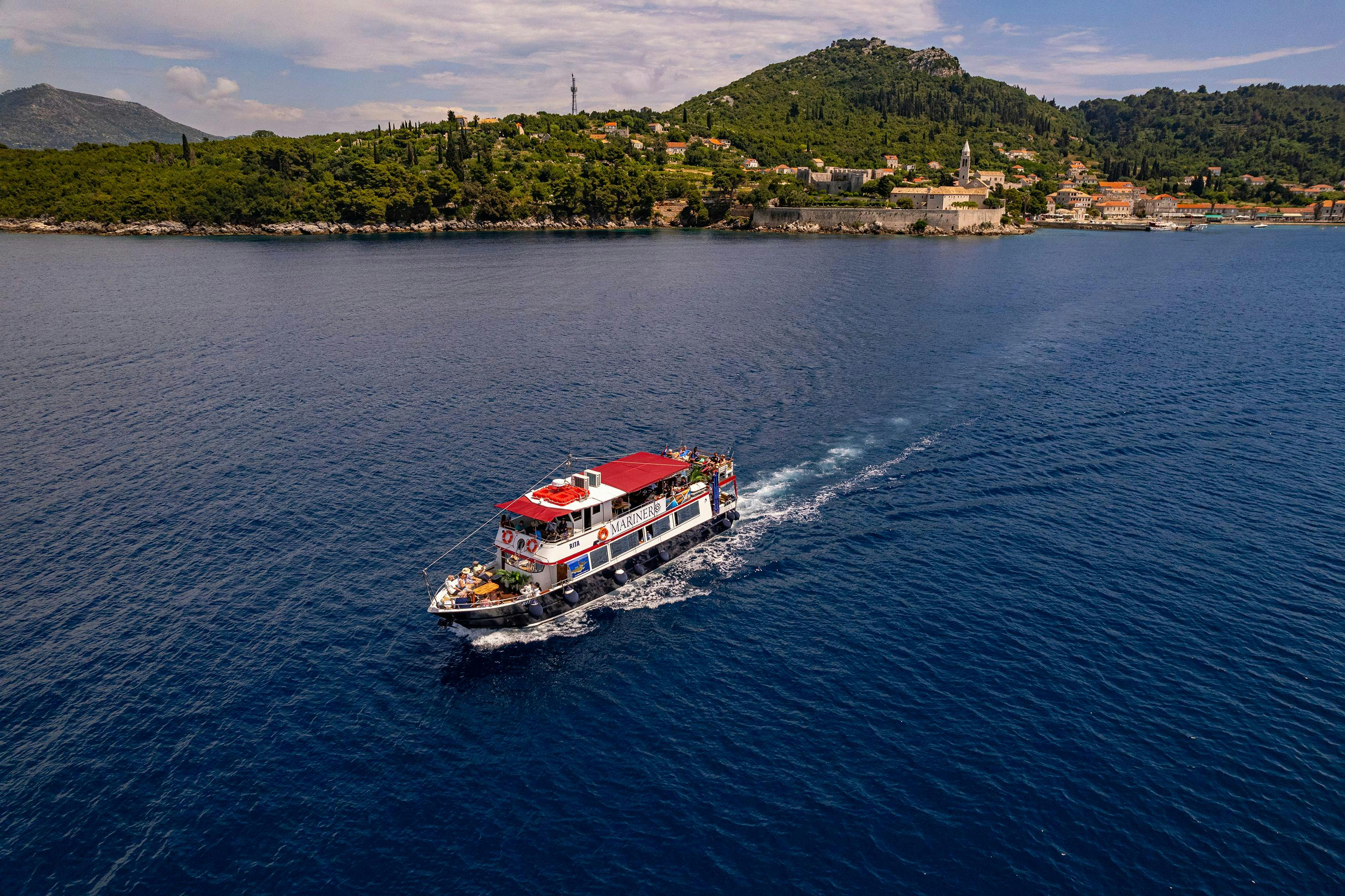 Beeindruckende Landschaften mit Bergen und Meer, wo Aktivitäten von Marinero Dubrovnik stattfinden.