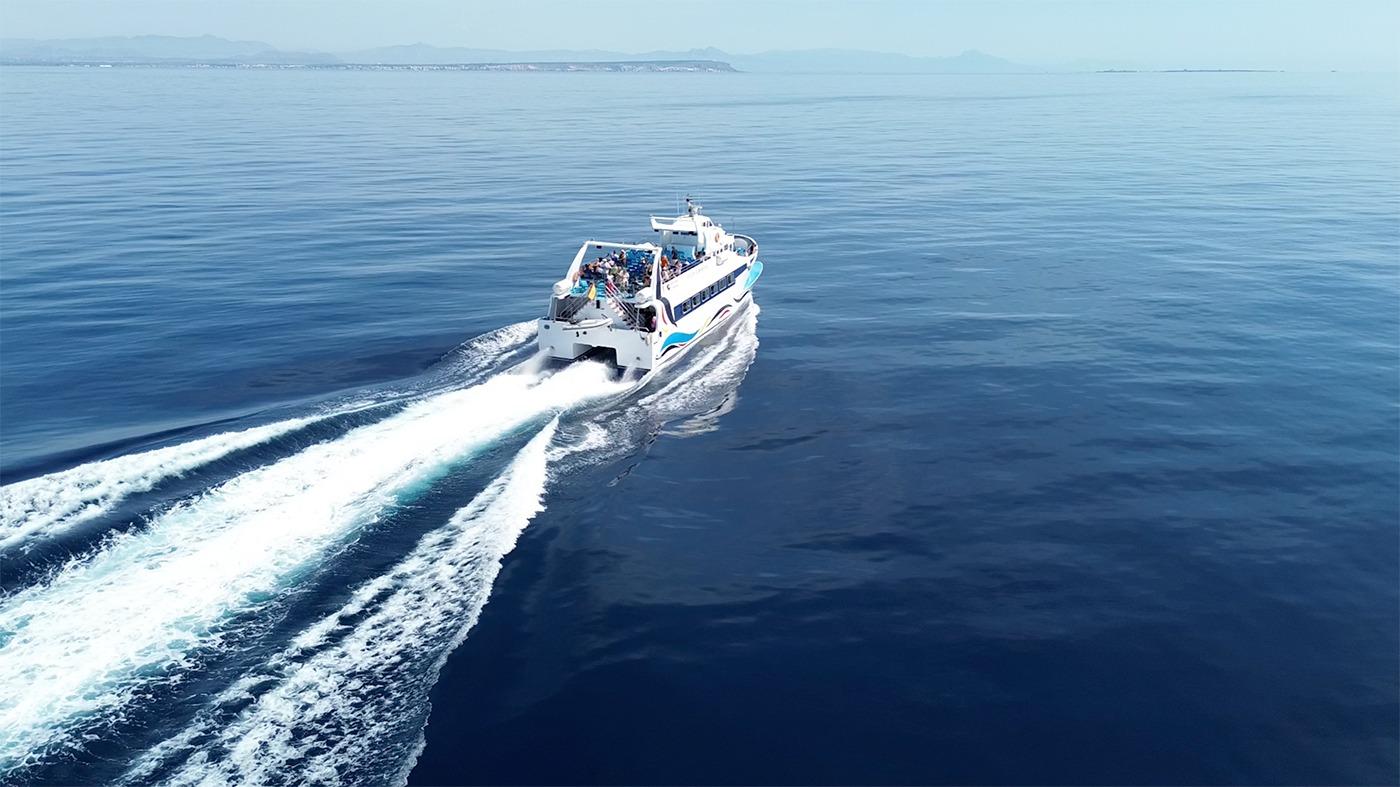  Vue de notre ferry naviguant le long de Tabarca.