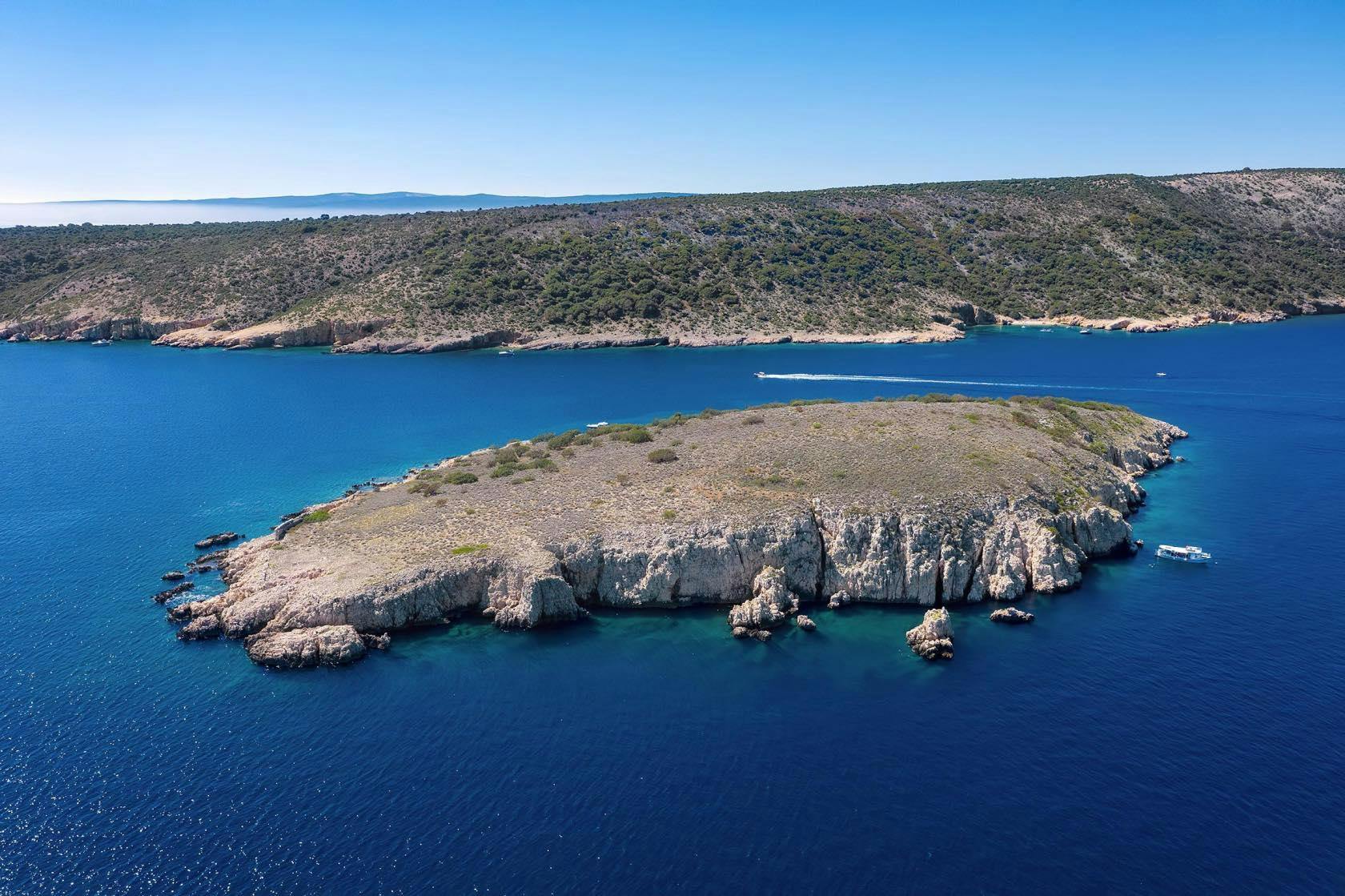 M/B Kosljun Punat View of one of the islands you can admire during a boat trip with M/B Kosljun Punat.