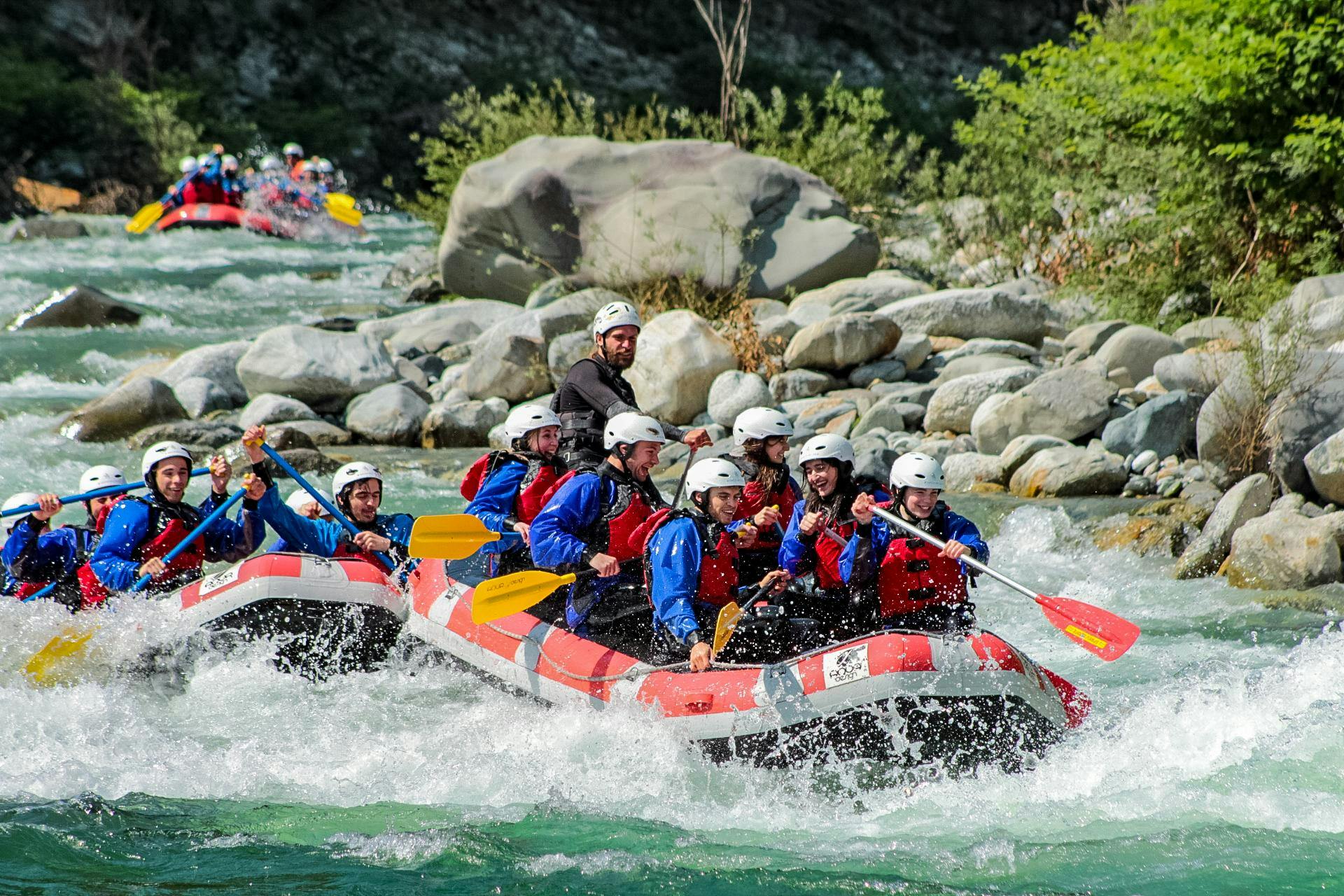 Monrosa Rafting Paisajes impresionantes de montaña y mar, donde tienen lugar las experiencias de Monrosa Rafting.