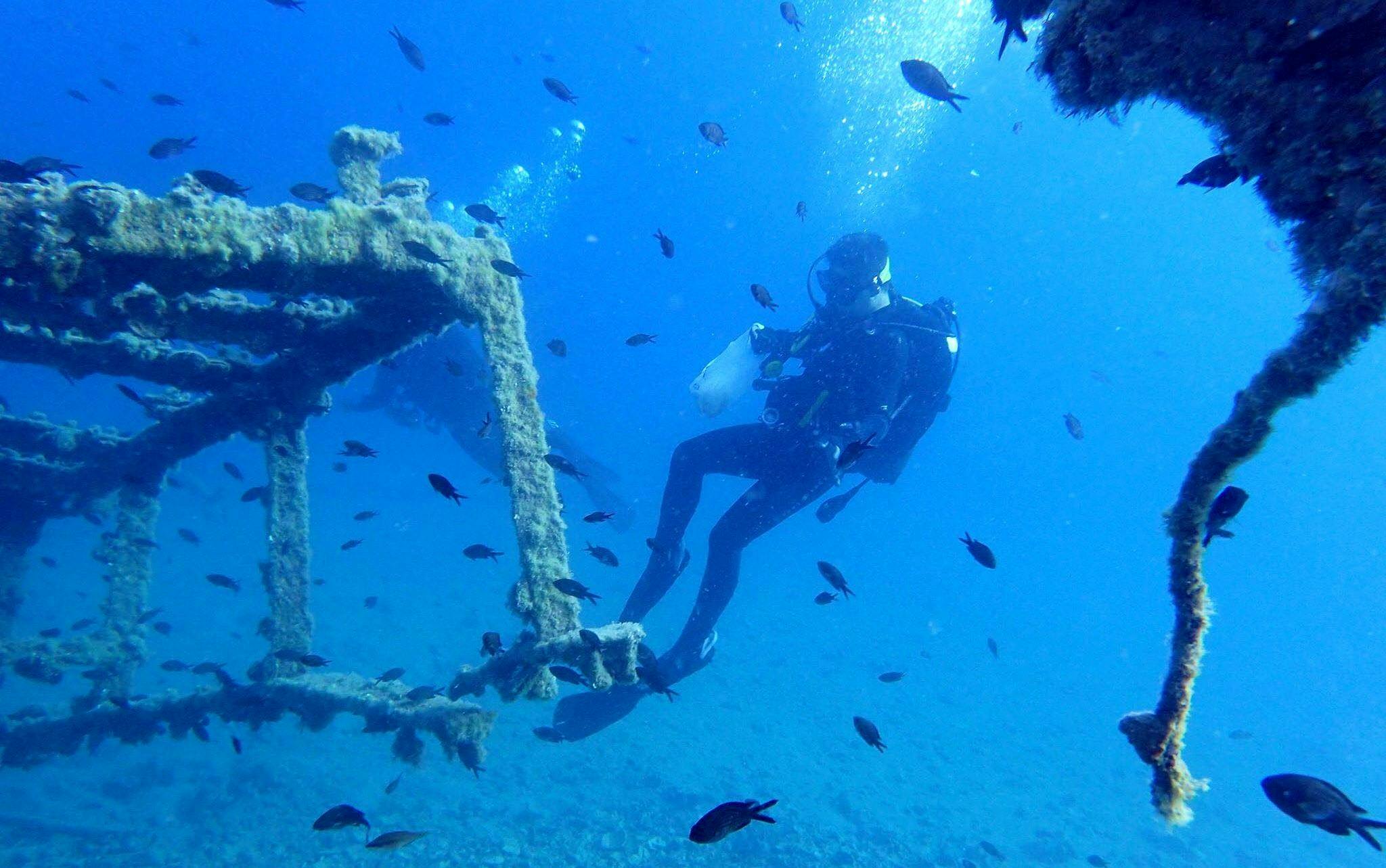 more-sub-makarska-padi-dive-resort-hero-2 Panorama mozzafiato con montagne e mare, dove hanno luogo le attività di More Sub Makarska PADI Dive Resort.