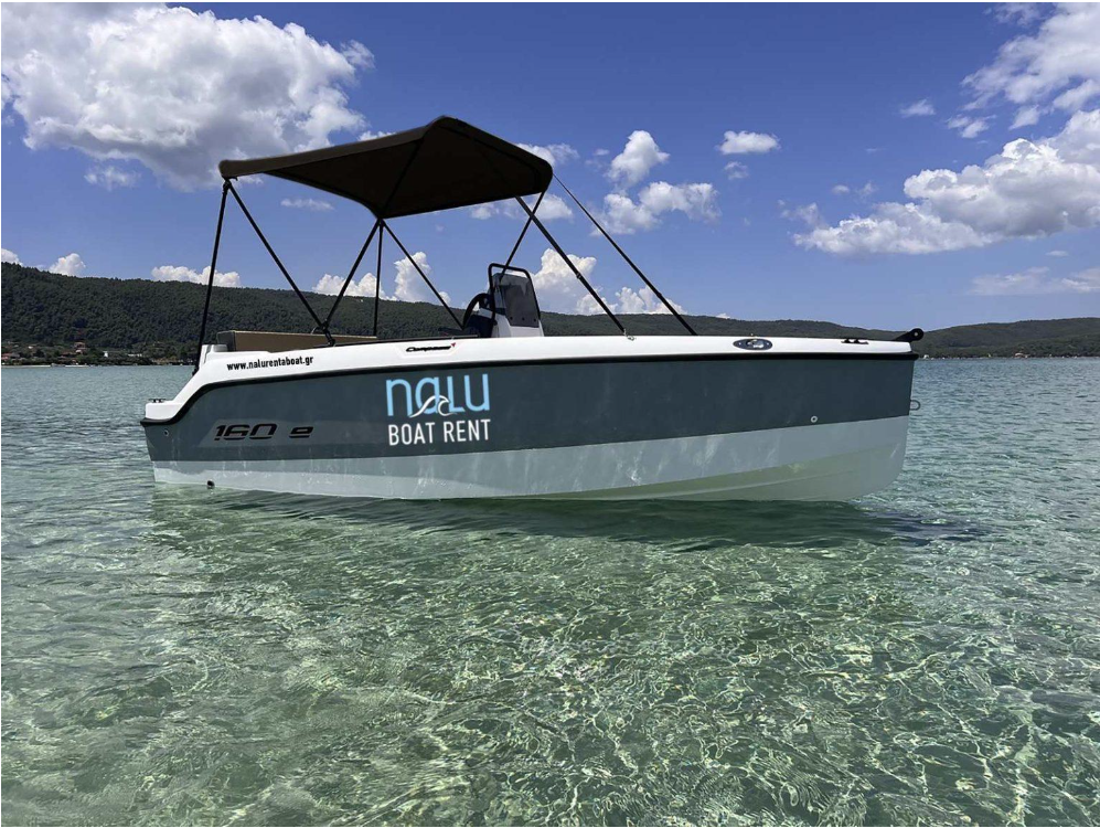 Boat in water from rental by Nalu Rent a Boat.