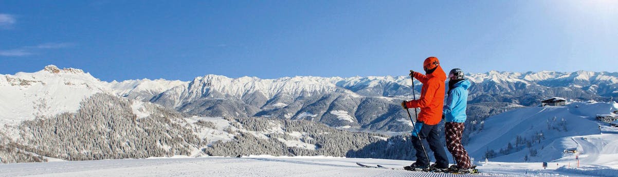 Nassfeld Ski Schools SEM Hero Adults and kids skiing in Nassfeld ski resort.