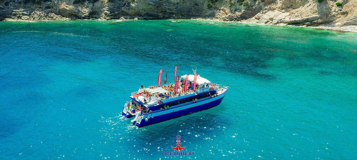Barco de Oceanbeat Ibiza en una fiesta en barco.