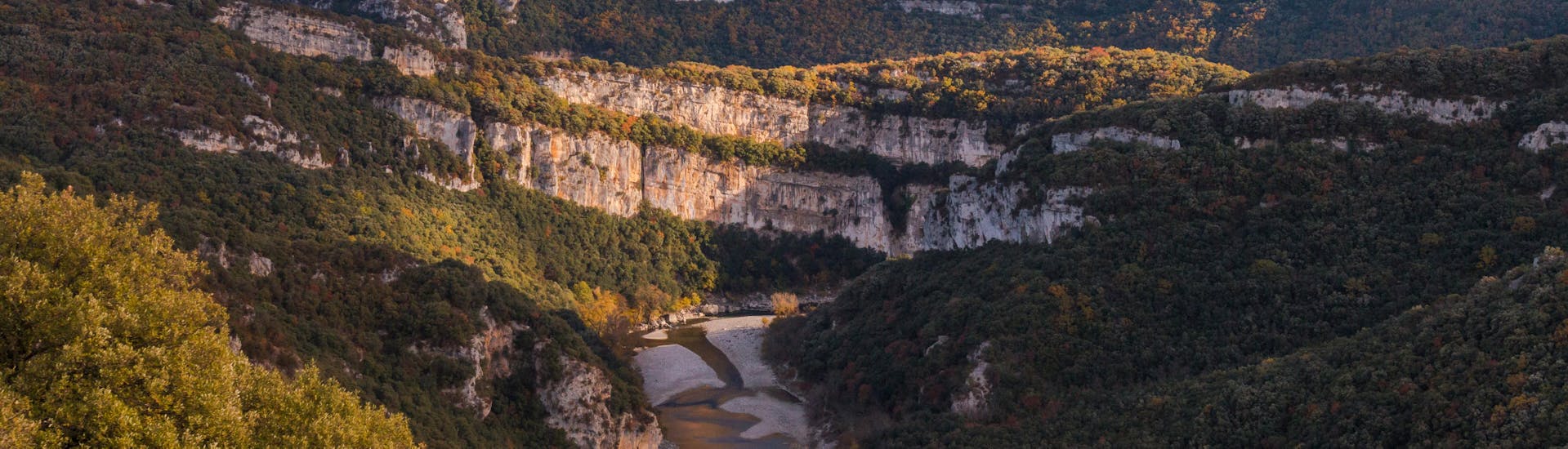 View of the Ardèche Gorges with Océanide Canoë. 