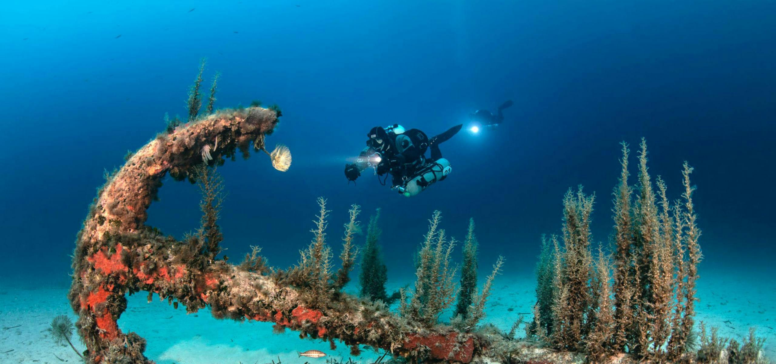 orangeshark-diving-centres-hero Paisajes impresionantes de montaña y mar, donde tienen lugar las experiencias de Orange Shark Diving Centres Malta.