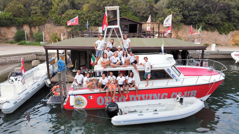 Group photo for the Orso Diving Club team in Poltu Quatu.