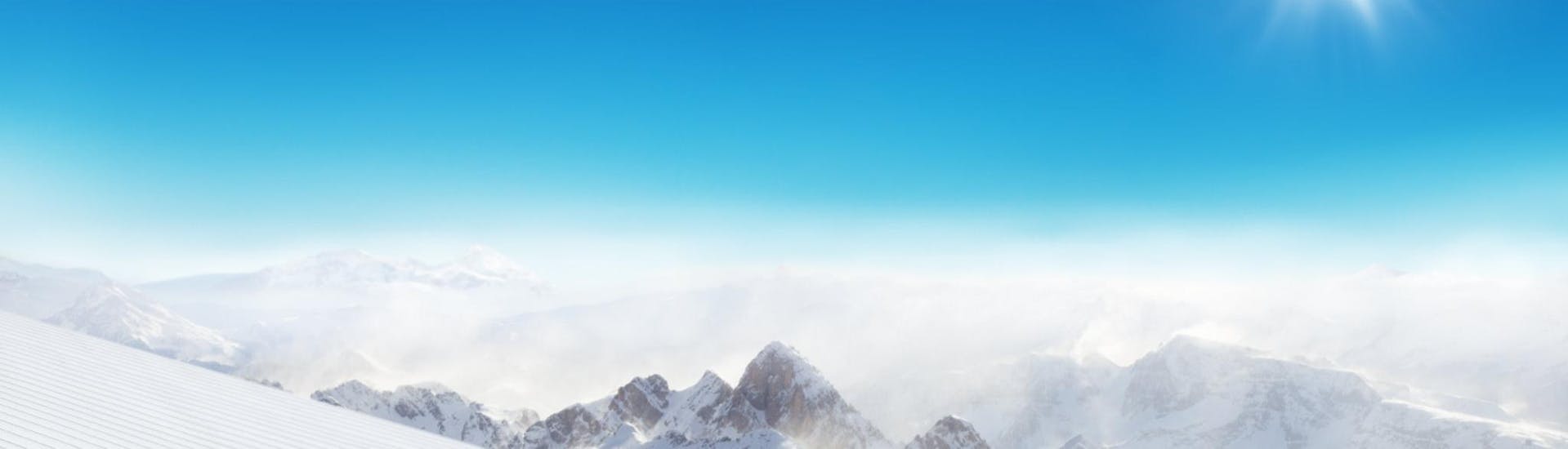 Eine verschneite Winterlandschaft, die bei der Aktivität "Geführte Großglockner Tour" mit dem Anbieter Alpinschule Sölden betrachtet werden kann.