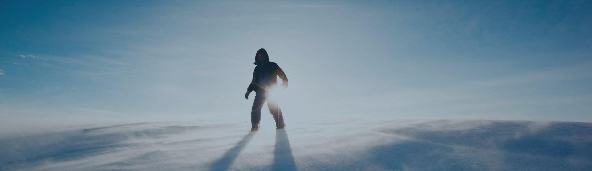 Xwander Nordic Ivalo Prachtige landschappen met bergen en zee, waar de ervaringen van Xwander Nordic Ivalo plaatsvinden.