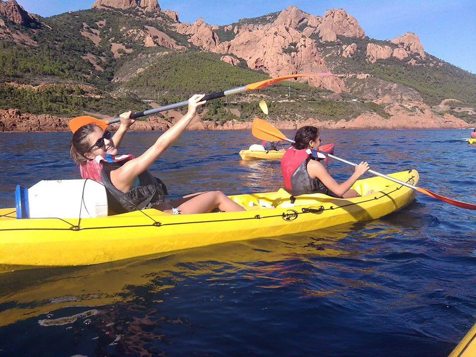 Beautiful landscapes showcasing mountains and sea, where the experiences of Sea First Cannes & Saint-Raphaël are taking place.
