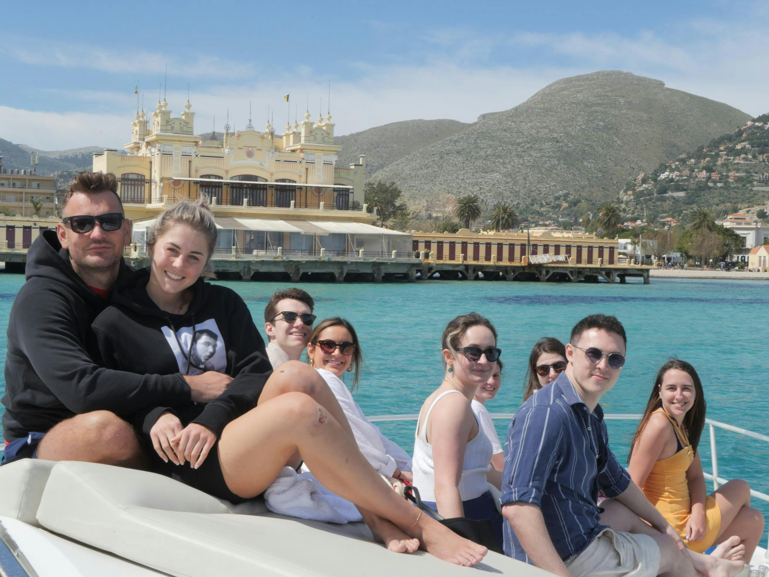 Mini Crociere in Barca Palermo Beeindruckende Landschaften mit Bergen und Meer, wo Aktivitäten von Mini Crociere in Barca Palermo stattfinden.