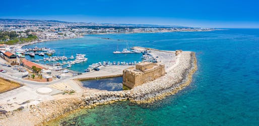 Vista de Pafos, punto de partida de muchos paseos en barco por la costa occidental de Chipre.