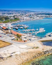 Vista de Pafos, punto de partida de muchos paseos en barco por la costa occidental de Chipre.