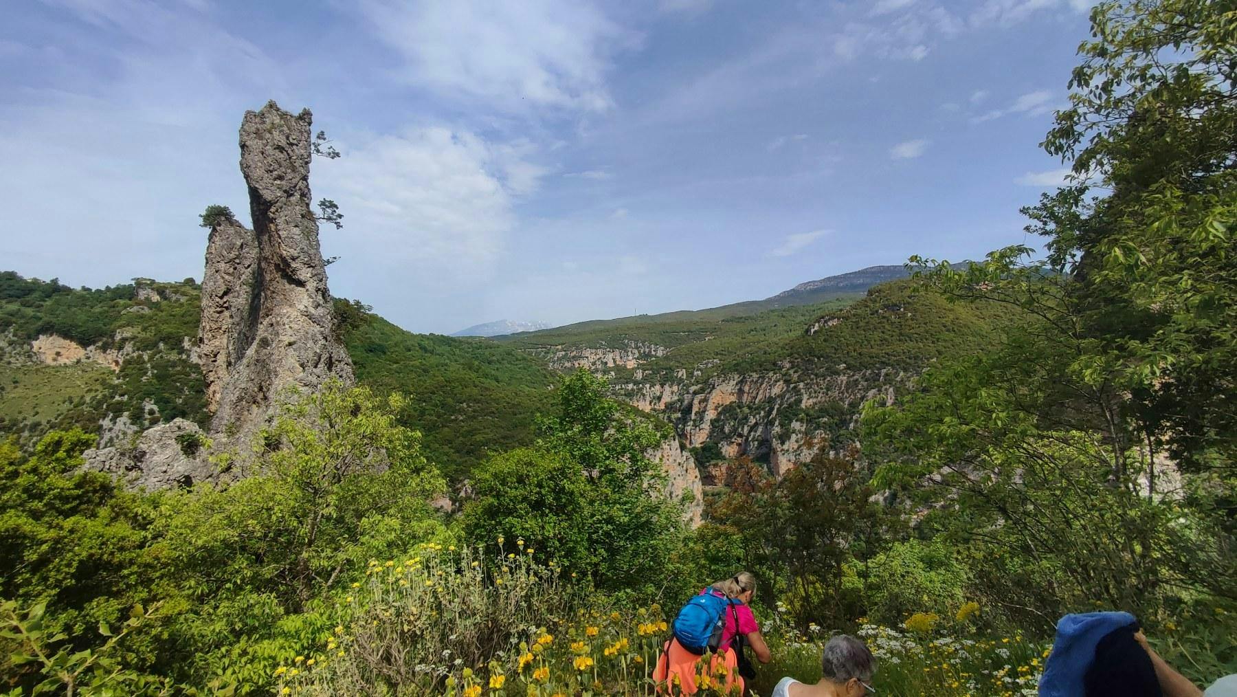 Papigo Adrenaline Magnifique paysage de montagnes et de mer, où se déroulent les activités de Papigo Adrenaline.