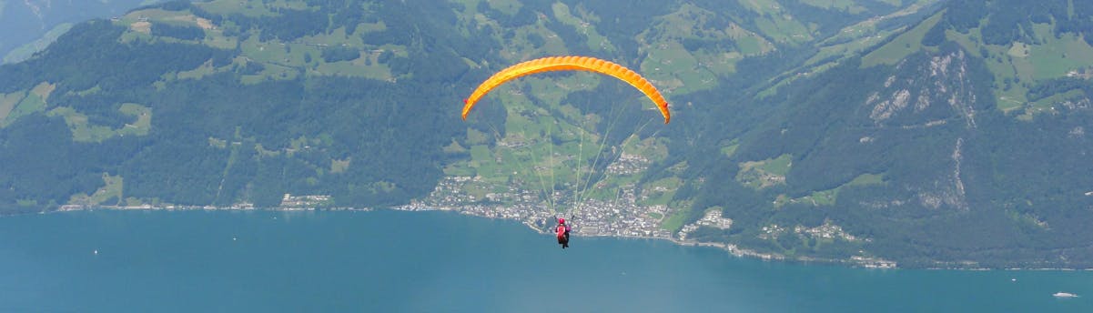 paragliding-vierwaldstaedtersee_SEM-Resort-Hero .
