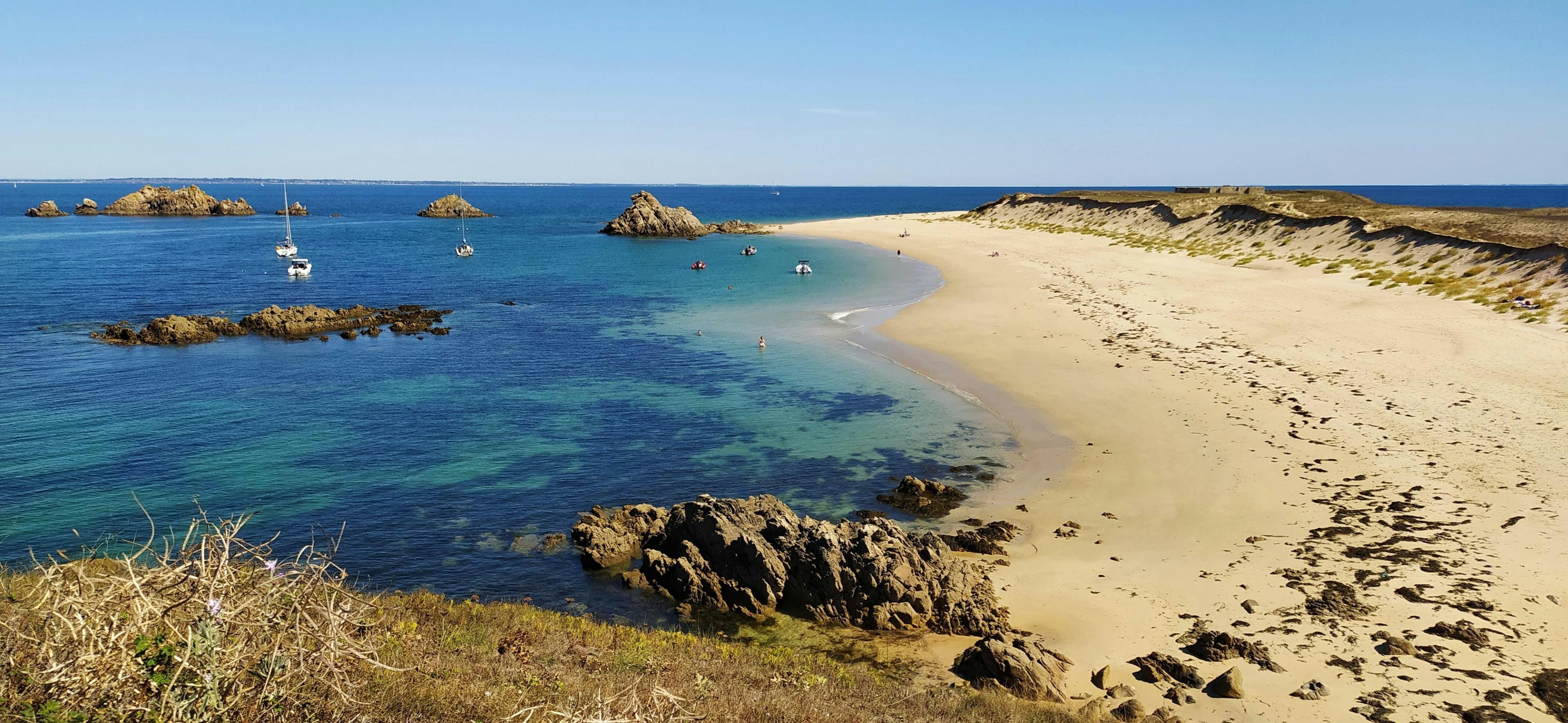 La Baladeuzh Morbihan Beeindruckende Landschaften mit Bergen und Meer, wo Aktivitäten von La Baladeuzh Morbihan stattfinden.