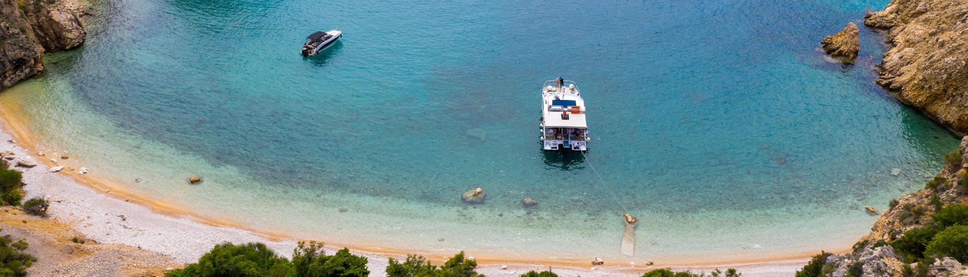Picture of the boat from Plavnik Excursions Punat anchored in Fox Bay for a swimming stop.