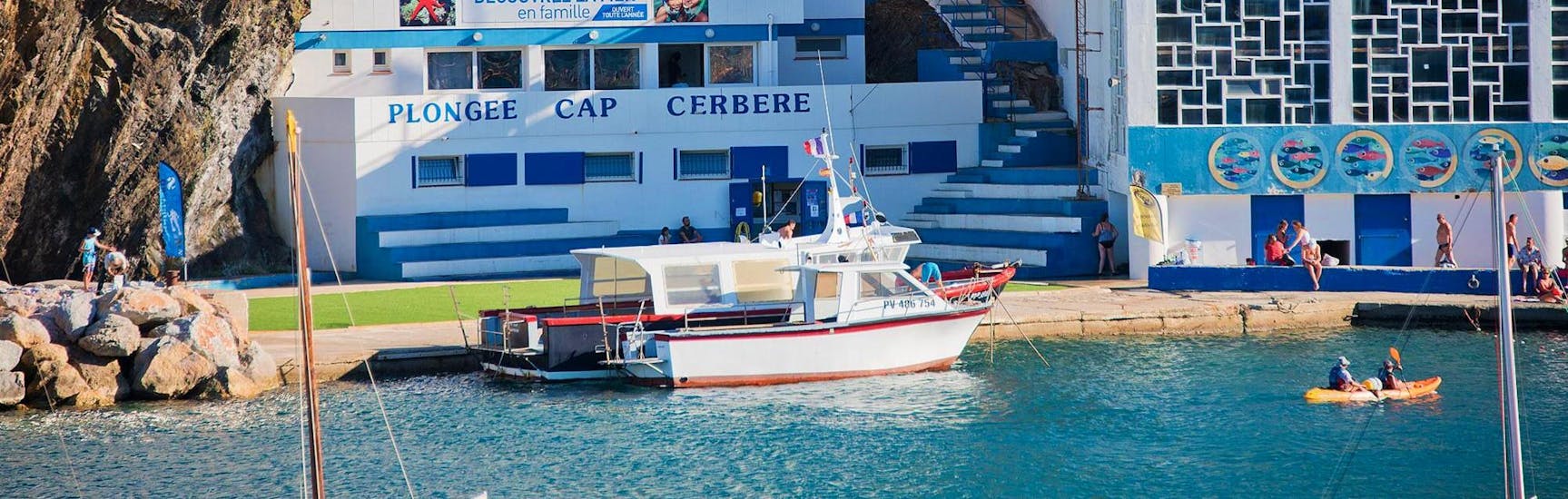 The boat of Plongée Cap Cerbère takes tourists to go to the Snorkeling activity in the marine reserve of Cerbère-Banyuls.